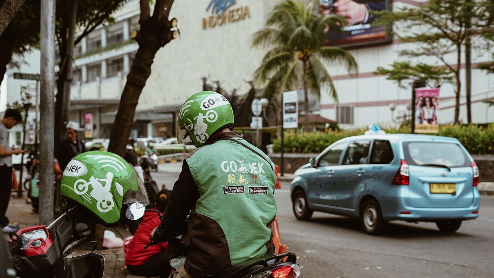 - Indulging in the Mouthwatering Aromas‌ and⁣ Flavors of Traditional Indonesian Street Food