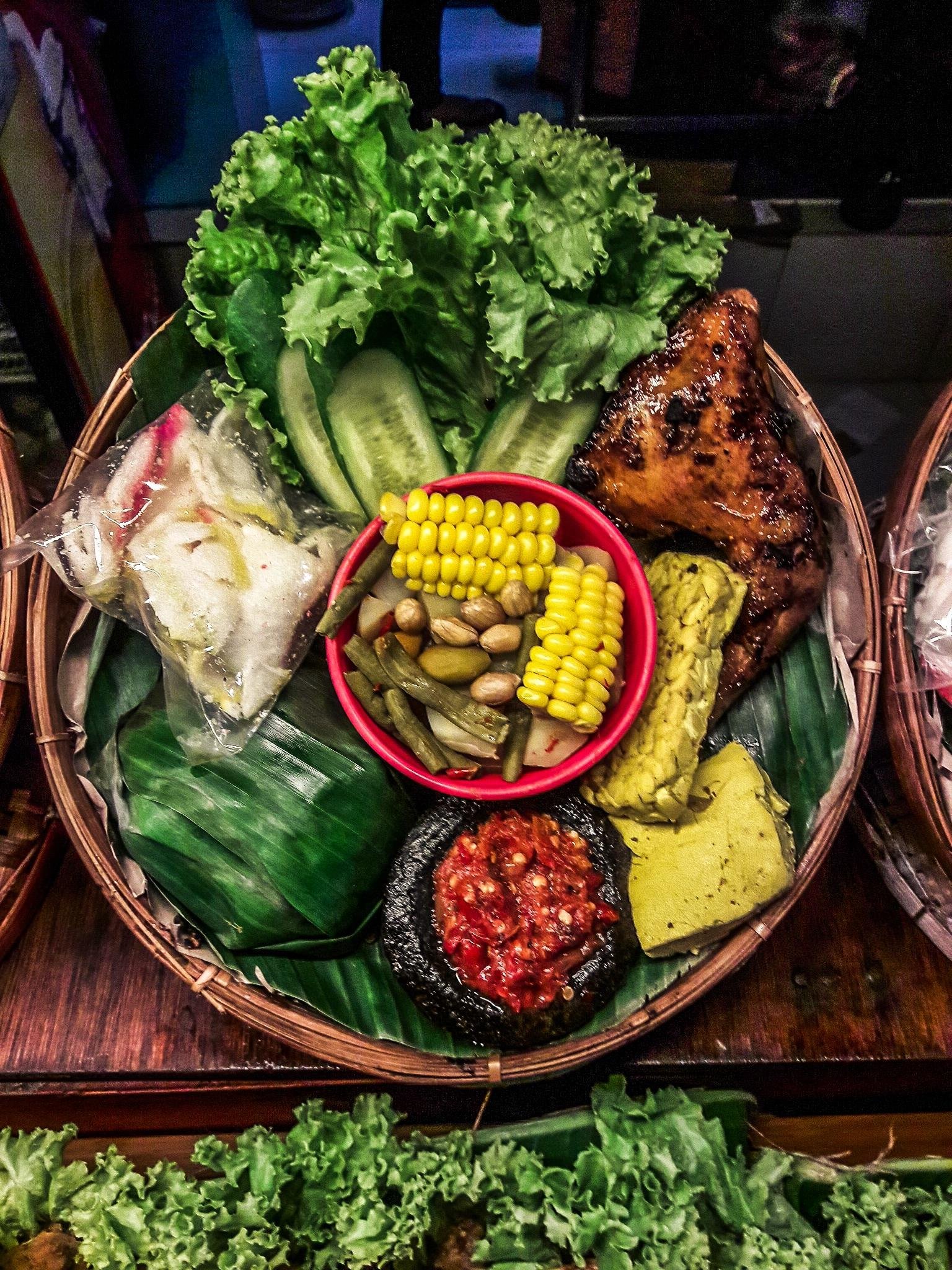 -⁢ Embracing the Diverse and Exotic Ingredients of Indonesian Cuisine